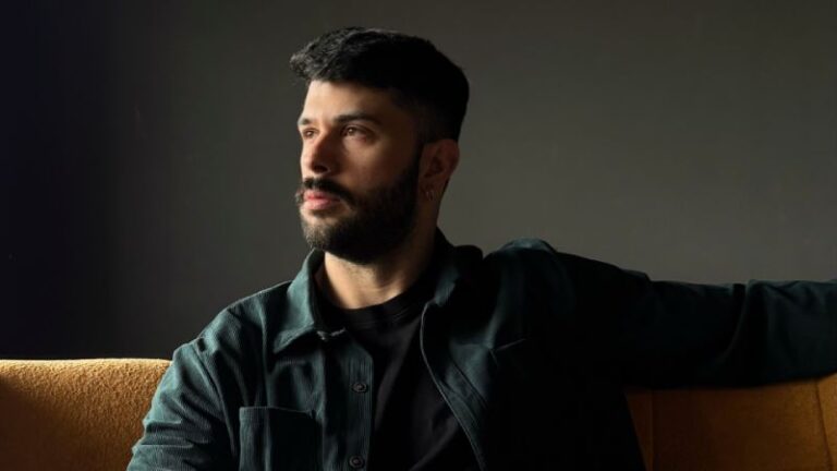 Ένα τραγούδι για τους μεγάλους έρωτες: Ο Κωνσταντίνος Θανόπουλος παρουσιάζει το «Αν δεν μ’ αγαπάς»