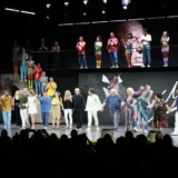 Θριαμβευτική πρεμιέρα της παράστασης «Του αγοριού απέναντι» στο Θέατρο Άλσος ΔΕΗ! poo