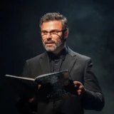 Η σουρεαλιστική κωμωδία "Ο Αρχιτέκτων" της Φώφης Τρέζου επιστρέφει για 2ο χρόνο στο Θέατρο 104 hgd